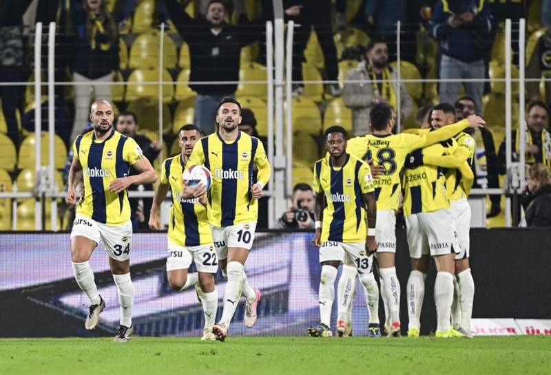 Yıldız futbolcunun geleceği belli oldu! Son noktayı koymaya hazırlanıyor! “Transfer döneminden sonra Fenerbahçe kadrosunda olmayacak” - Resim: 3