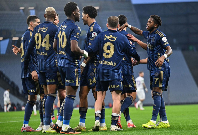 Fenerbahçe’de karar verildi! 3 yabancı futbolcu devre arası gidiyor! Beşiktaş derbisi o ismin son maçı olacak! - Resim: 3