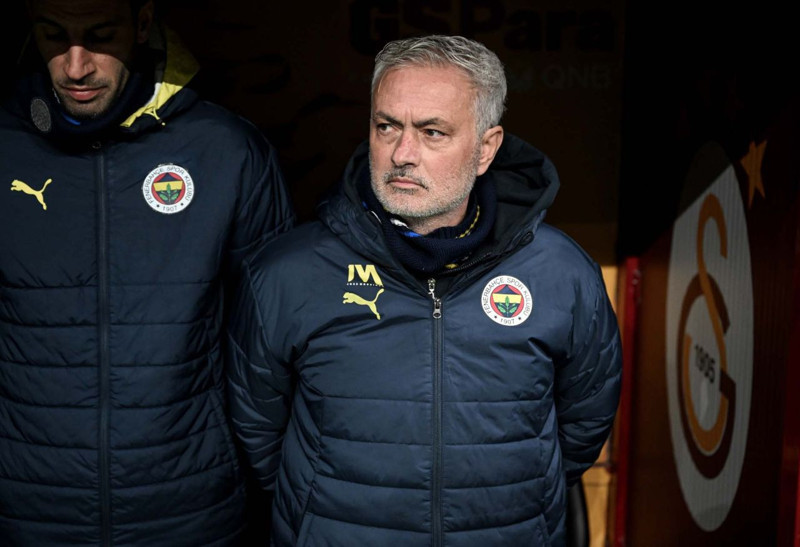 Mourinho’dan şaşkına çeviren açıklama! Şampiyonlar Ligi’nde 0 çekti, bahanesi Fenerbahçe oldu! Taraftarlardan büyük tepki var - Resim: 2