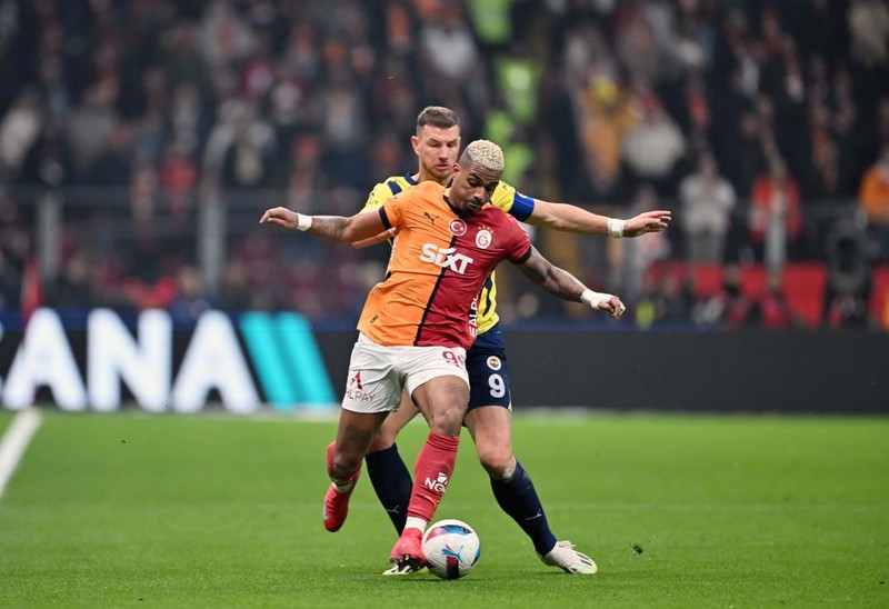 Galatasaray’ın 9 milyon euroluk yıldızı göz doldurdu! Fenerbahçe’yi adete tek başına durdurdu! Taraftarlar yere göğe sığdıramadı - Resim: 7