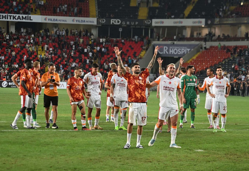 Galatasaray transferde bombayı patlattı! Anlaşma sağlandı! Yıldız futbolcu İstanbul’a geliyor! Karagümrük maçında tribünde olacak! - Resim: 1