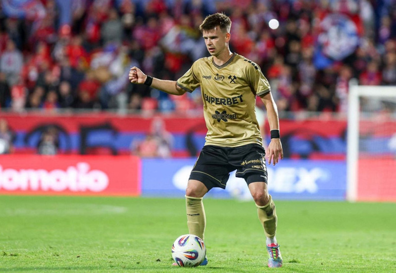 Beşiktaş'tan sürpriz transfer hamlesi! 2.5 milyon euroluk orta saha radara girdi! - Resim: 8