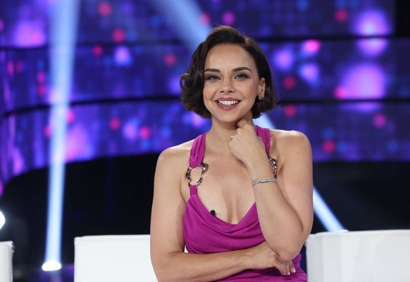 Ebru Gündeş ile İspanyol şarkıcı Chenoa arasındaki benzerlik görenleri şoke etti! "İkiz gibi" - Resim: 6