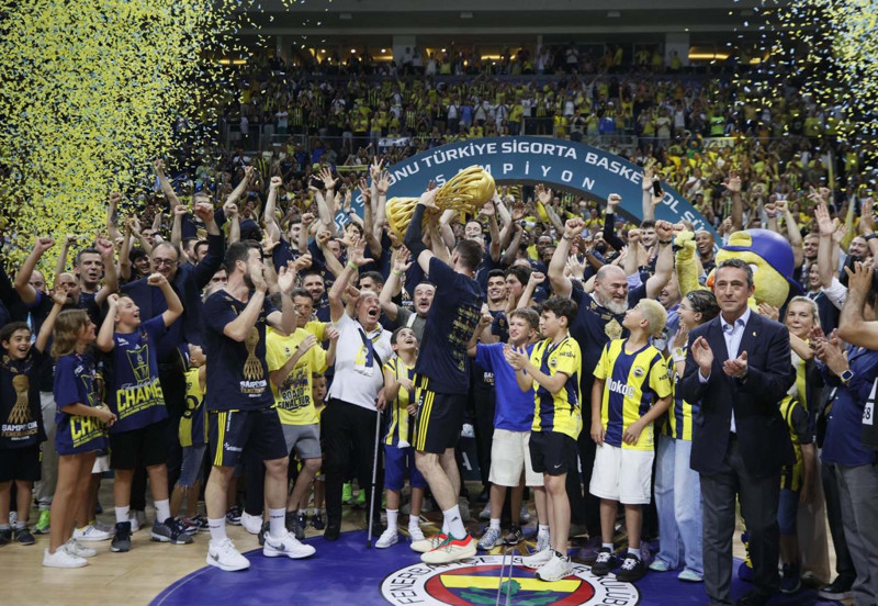 Fenerbahçelileri sevinçten çıldırtacak haber! Yıldız isim dünya devini reddetti! 3 yıllık anlaşma sağlandı - Resim: 1