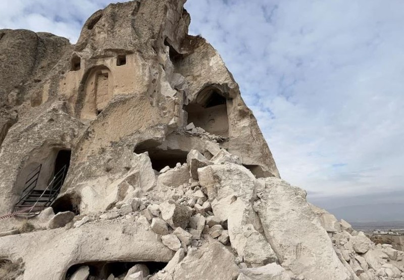 Nevşehir'den Türkiye'yi kahreden haber...Milyonlarca yıldan bu yana yerinde duruyordu. 10 saniye içerisinde çöktü - Resim: 5