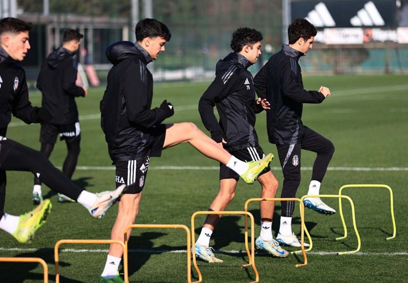 Beşiktaş’ta sıcak gelişmeler! Başkan Serdal Adalı’dan teknik direktör hamlesi! Şampiyon apoletli teknik adamla masaya oturacak - Resim: 2