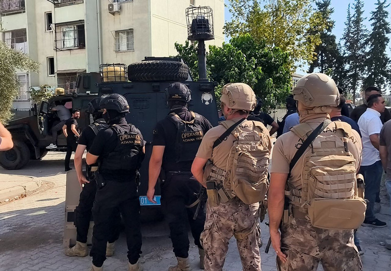 Adana'da polisi görünce ateş açıp bombanın pimini çekmişti! Felaketi önleyen 'koli bandı' detayı - Resim: 5