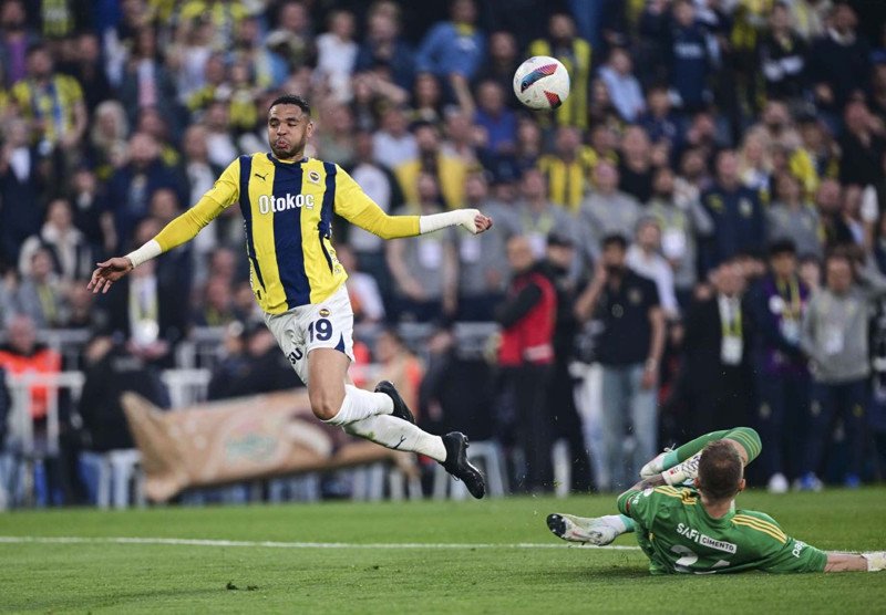 Fenerbahçe’de 19.5 milyon euroluk pişmanlık! Mourinho’nun prensi Beşiktaş derbisinde döküldü! Performansıyla çıldırttı - Resim: 8