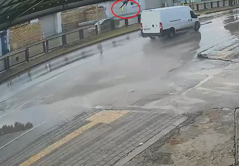 Yaya geçidinde dehşet! Otomobilin çarptığı yaşlı adam feci şekilde can verdi: Kazanın görüntüleri yürek dağladı! - Resim: 3