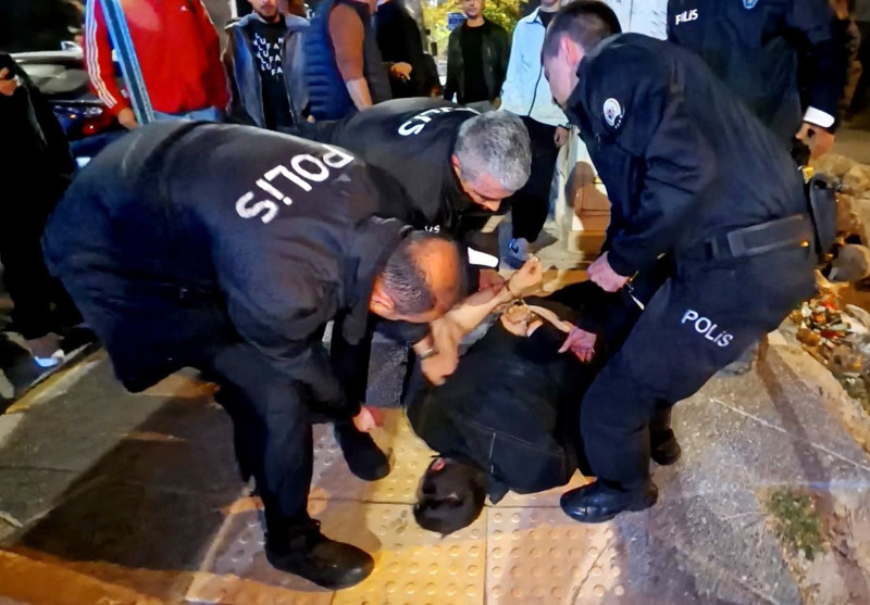 Şehri birbirine kattı! Polislerden istediği şey pes dedirtti - Resim: 8