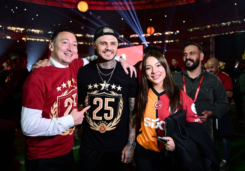 Galatasaray'ın yeni yengesi China Suarez'dan şampiyonluk pozu! Mauro Icardi ile kutladılar - Resim: 4