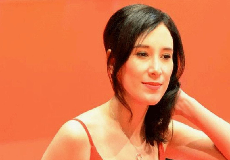 Eski cinsel içerikli yetişkin film yıldızı Sibel Kekilli'den cesur poz. Kırmızı iç gösteren bir bluzuyla göğüs dekoltesi ortaya çıktı. Hayranları şaşırdı - Resim: 7