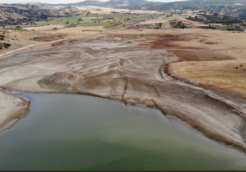 Çorum’da 2 ayda su seviyesi hızla düştü, gövdeden tepecikler ortaya çıktı - Resim: 7