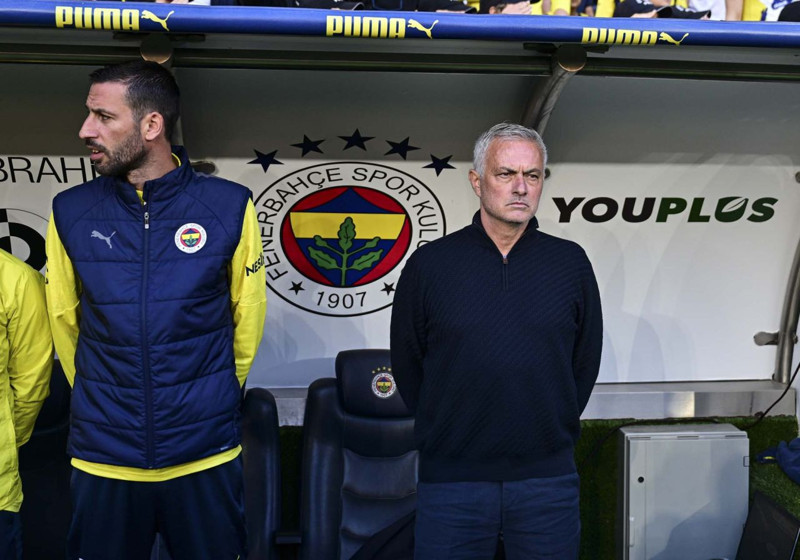 Fenerbahçe’de 19.5 milyon euroluk pişmanlık! Mourinho’nun prensi Beşiktaş derbisinde döküldü! Performansıyla çıldırttı - Resim: 1