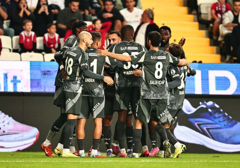 Beşiktaş'ta iki yabancı futbolcunun üzeri çizildi! “Devre arası kesin olarak yollar ayrılacak” - Resim: 5