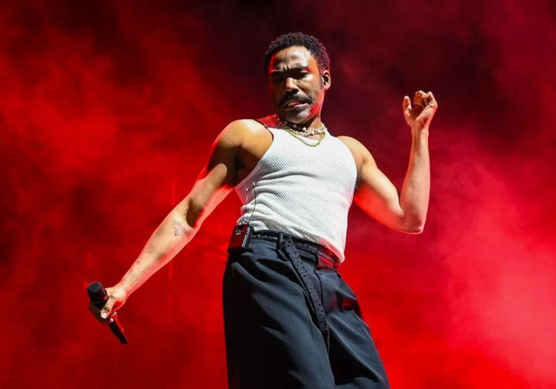 Ünlü şarkıcı kötü haberi duyurdu! Konser sırasında felç geçirdi - Resim: 1