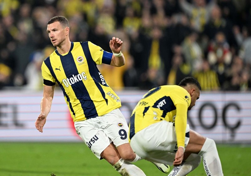 Fenerbahçe’nin yıldızı Rizespor maçında mest etti! İstatistiklerde zirve yaptı! Tümer Metin'den övgüler: “Önünde ceketimi ilikliyorum” - Resim: 6