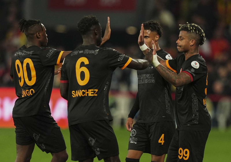 Nihat Kahveci, Galatasaray’dan gidecek ismi açıkladı: “Yüzde 99 sene sonu gitti” - Resim: 4