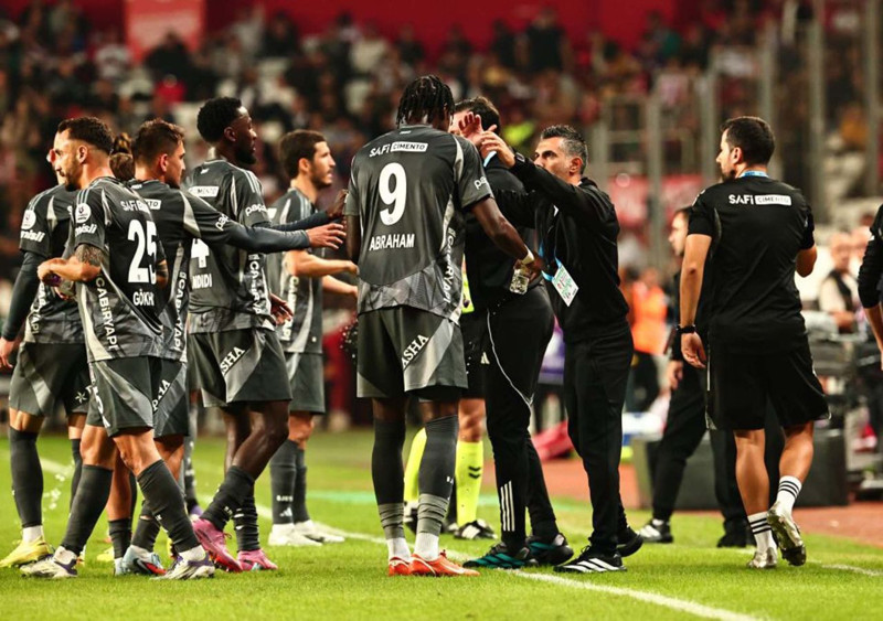 Sergen Yalçın kolları sıvadı! Plan hazır! İşte Beşiktaş’ı zirveye çıkaracak 11 maçlık fikstür! - Resim: 9