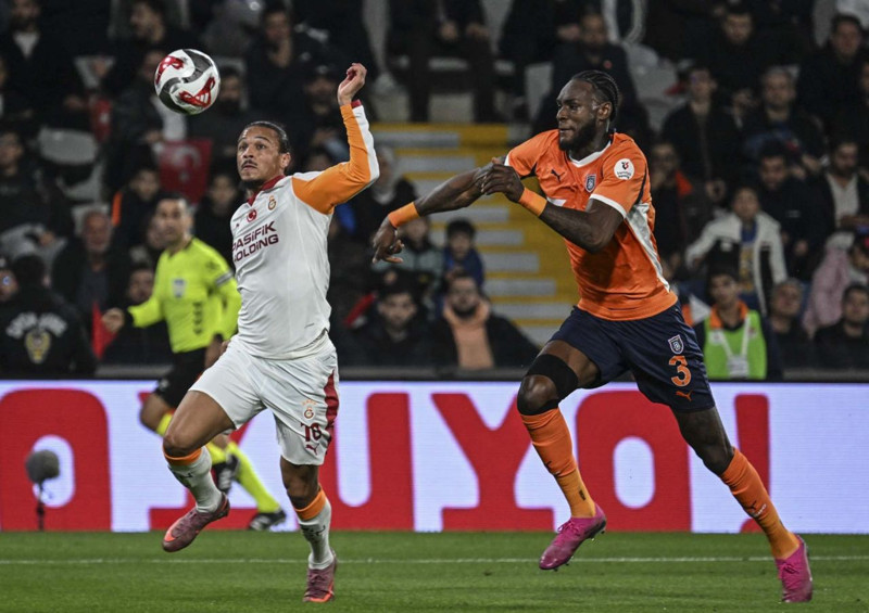 Başakşehir maçında hayal kırıklığı yaratmıştı! Galatasaray efsanesinden yıldız isim için şok yorum: “Hiç düşünmem satarım” - Resim: 3