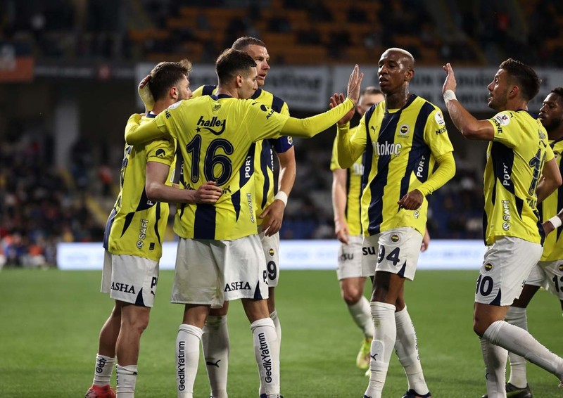 Aziz Yıldırım transferini Ali Koç'a önermişti! Fenerbahçe’de 15 milyon euroluk yıldız döktürdü! Başakşehir maçının en iyisi oldu - Resim: 2