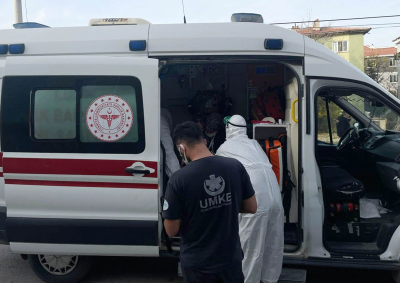 Bir zehirlenme haberi daha! Anne ve 3 çocuğu hastaneye kaldırıldı - Resim: 1