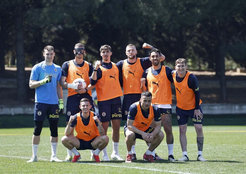 Fenerbahçe’ye 50 milyon euroluk dünya yıldızı! Ali Koç transfer için kolları sıvadı! Transfer olursa taraftarlar havalimanına akın eder - Resim: 3