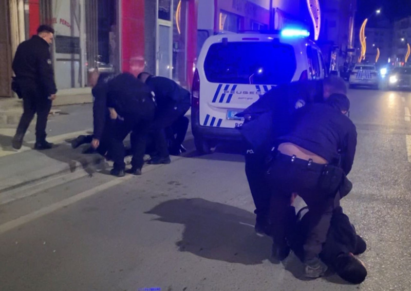 Aksaray'da dehşet! Dükkan basıp gazetecilere saldırdılar - Resim: 1