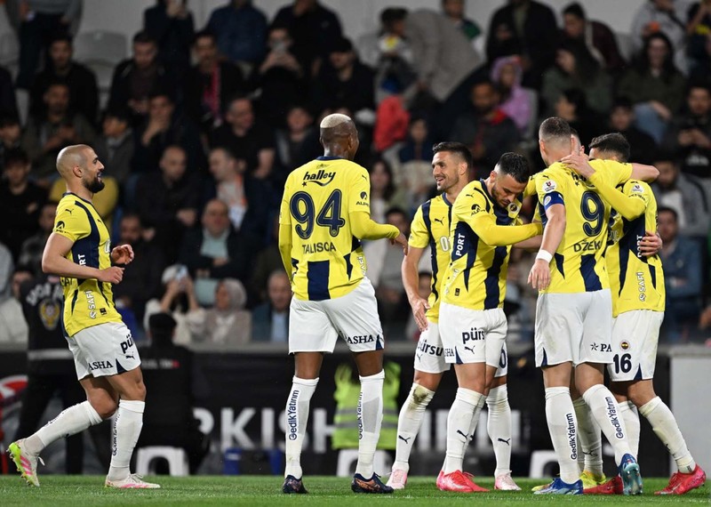 Aziz Yıldırım transferini Ali Koç'a önermişti! Fenerbahçe’de 15 milyon euroluk yıldız döktürdü! Başakşehir maçının en iyisi oldu - Resim: 3