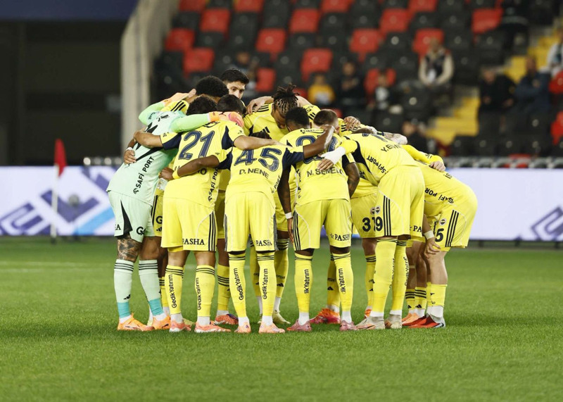 Fenerbahçe’de sürpriz ayrılık! Yıldız futbolcunun yeni adresini duyurdular! Gideceği takıma çok şaşıracaksınız! - Resim: 2