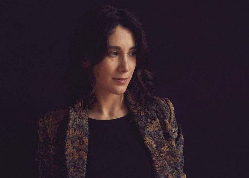 Eski cinsel içerikli yetişkin film yıldızı Sibel Kekilli'den cesur poz. Kırmızı iç gösteren bir bluzuyla göğüs dekoltesi ortaya çıktı. Hayranları şaşırdı - Resim: 12