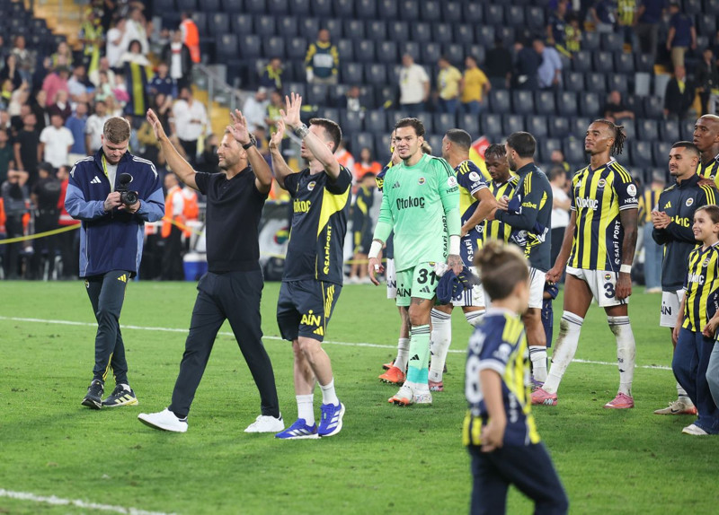 Fenerbahçe- Trabzonspor maçında tartışmalı pozisyonlar! Top çizgiyi geçti mi, Onuachu'nun golünde faul var mı? Hakemler kararını verdi - Resim: 3