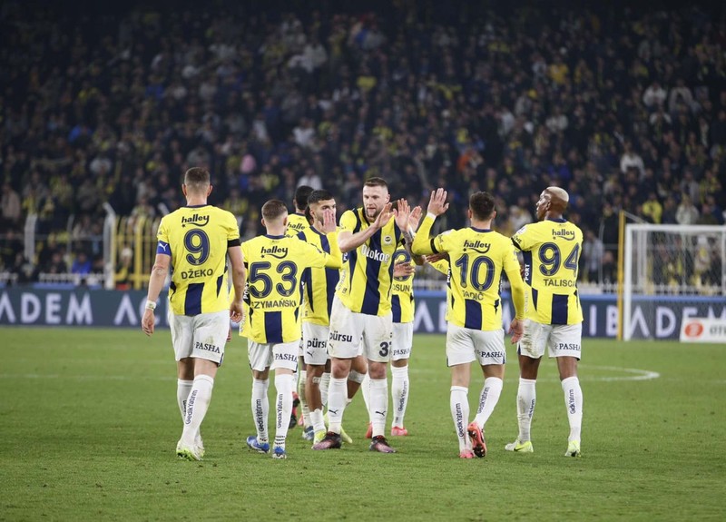 Fenerbahçe’nin yıldızı Rizespor maçında mest etti! İstatistiklerde zirve yaptı! Tümer Metin'den övgüler: “Önünde ceketimi ilikliyorum” - Resim: 1