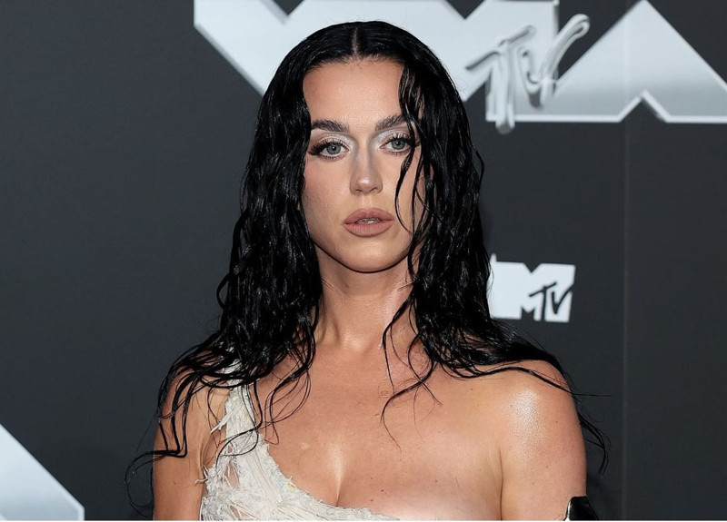 Katy Perry klip çekiminde alevlerin arasında kaldı! O görüntüleri yürekleri ağza getirdi - Resim: 5