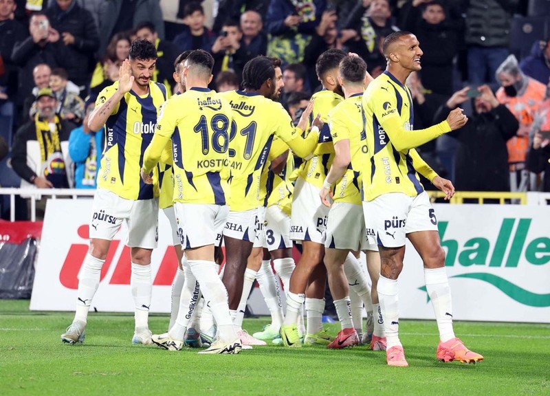 Ali Koç’un rekor transferiydi! Fenerbahçe’nin 15 milyon eurosu çöp oldu! Mourinho yıldız futbolcunun kesinlikle gönderilmesini istiyor - Resim: 3