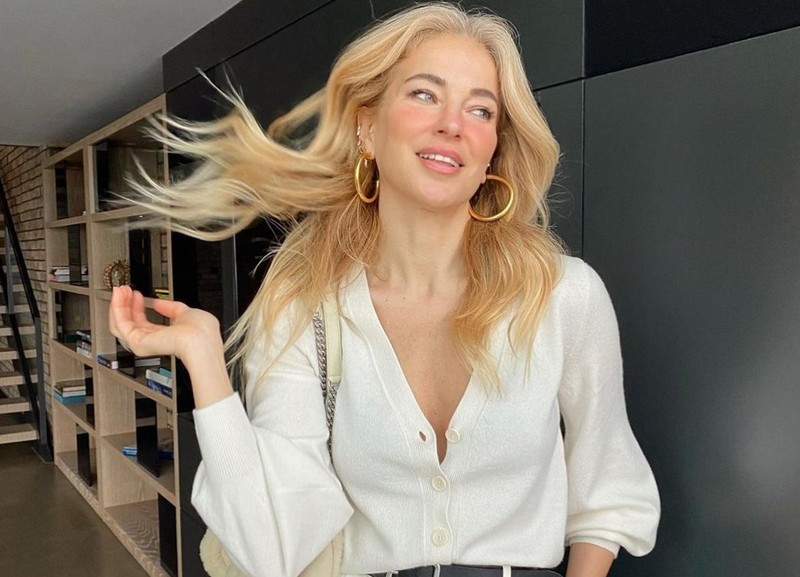 Burcu Esmersoy'un mini elbisesi ile pozları büyüledi - Resim: 5