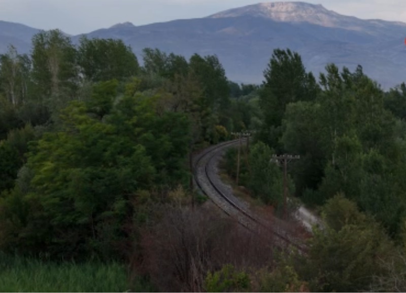 Altın renge bürünen vadiden geçti! objektifler peşine takıldı: Doğu Ekspresi Erzincan’da nefes kesen manzara eşliğinde ilerledi - Resim: 3