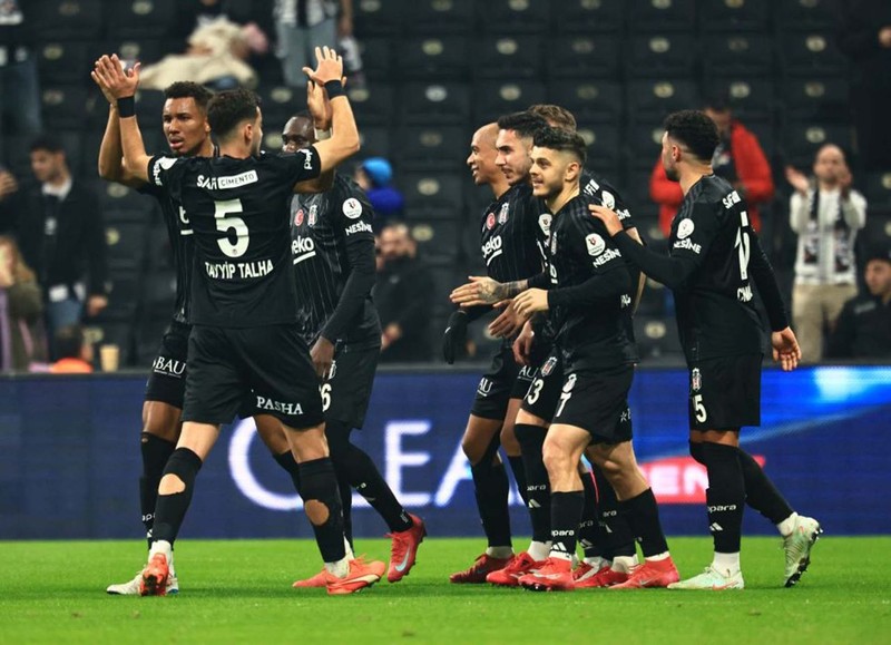 Beşiktaş’ın yıldızı transferin gözdesi oldu! Dünya devleri yarışa girdi! Serdal Adalı 20 milyon euro ve üzeri bonservis istiyor - Resim: 1