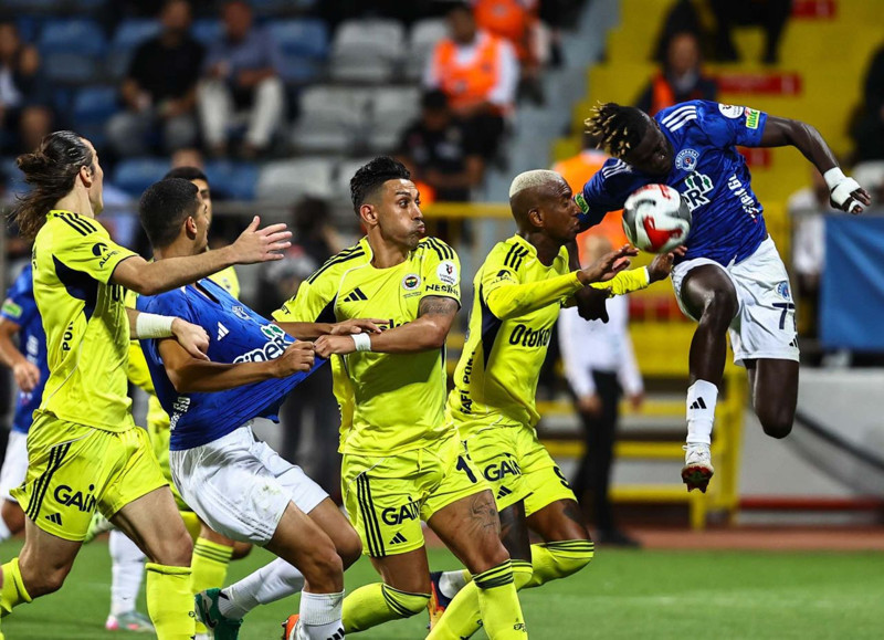 10 milyon euroluk yıldızdan Fenerbahçelileri çıldırtan performans! Pes dedirtti! İsabetli şut çekemeden maçı bitirdi - Resim: 2