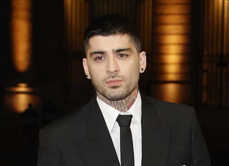 One Direction grubunun eski üyesi şarkıcı Zayn Malik hastaneye kaldırıldı! Kötü haberi sosyal medyadan duyurdu - Resim: 2