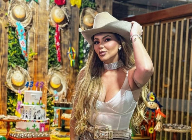 Akciğer kanseriyle mücadele eden ünlü şarkıcıdan acı haber! 42 yaşında hayatını kaybetti - Resim: 3