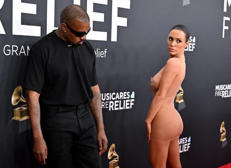 Kanye West ve Bianca Censori, Grammy 2025'e damga vurdu! Transparan file elbisesiyle sosyal medyayı ve izleyenleri şoke etti. - Resim: 4