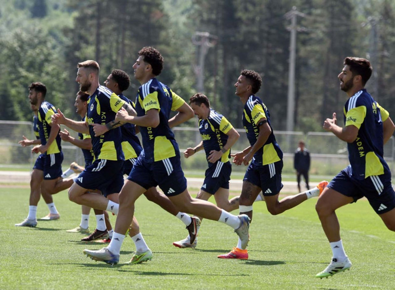 Fenerbahçe’nin 36 kişilik kamp kadrosu belli oldu! Sürpriz karar duyuruldu! Yeni transfer İstanbul’da bırakıldı! - Resim: 4