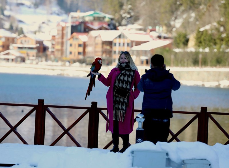 Uzungöl beyaza büründü! Ziyaretçilerin ilgi odağı oldu - Resim: 2