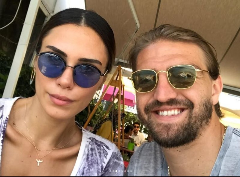 Ünlü futbolcu Caner Erkin'den romantik kutlama! Eşi Şükran Ovalı'ya olan aşkını haykırdı - Resim: 4