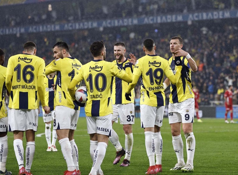 Ali Koç’tan tarihe geçecek transfer kararı! Yıldız futbolcu için 40 milyon euro istiyor! Ferdi Kadıoğlu’nu bile gölgede bırakacak - Resim: 1