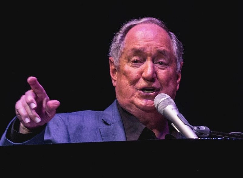 Müzik dünyasının acı kaybı! Efsane şarkıcı hayatını kaybetti - Resim: 5