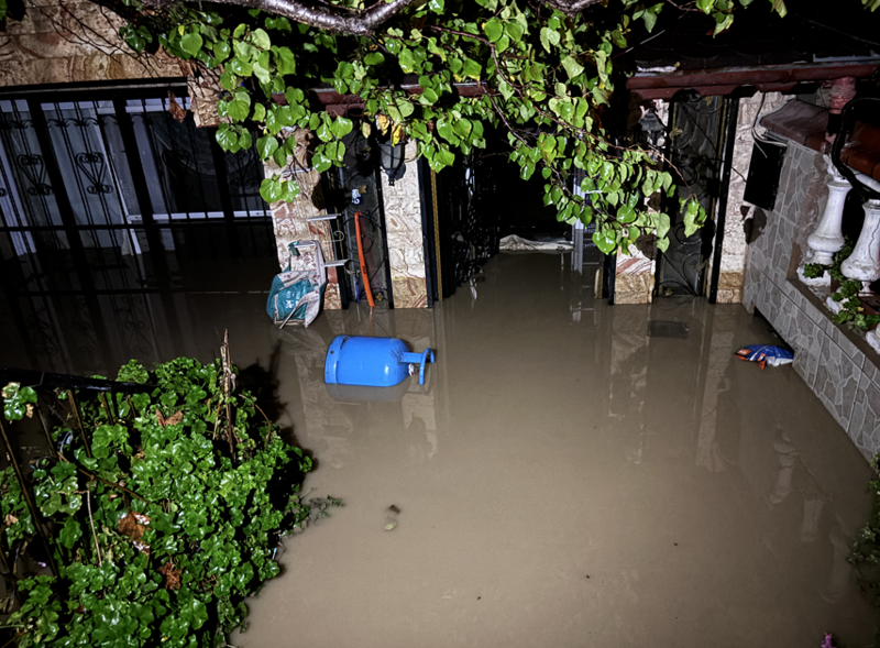 Kuvvetli sağanak 3 ilde hayatı felç etti! Ev ve iş yerlerini su bastı - Resim: 4