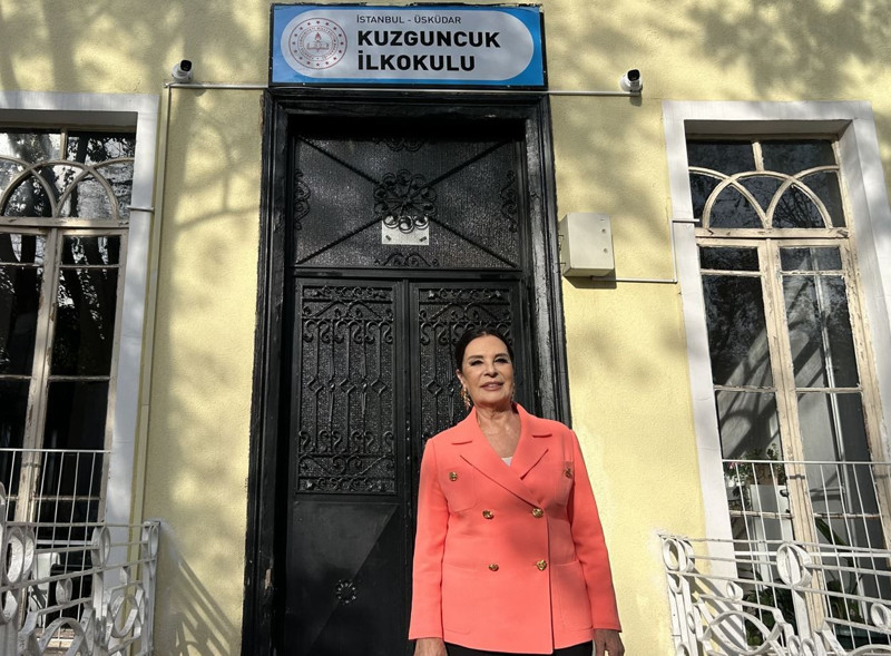 Yeşilçam'ın efsanesi Hülya Koçyiğit mezun olduğu okulda açıkladı! "Yaşımı 8 ay büyüttüler" - Resim: 1
