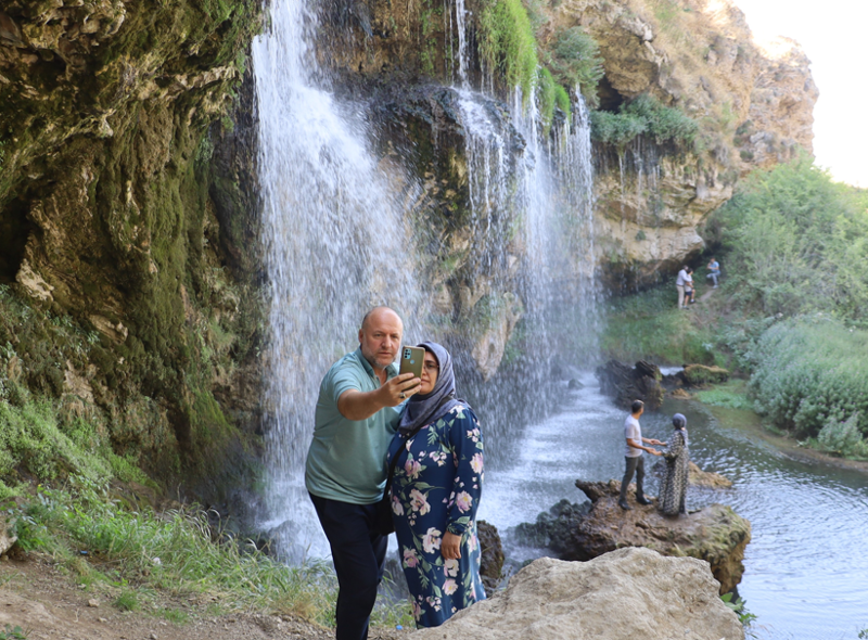 Sivas’ın Yıldız Beldesi’ndeki Değirmenaltı Şelalesi doğal güzellikleriyle ilgi çekiyor - Resim: 3